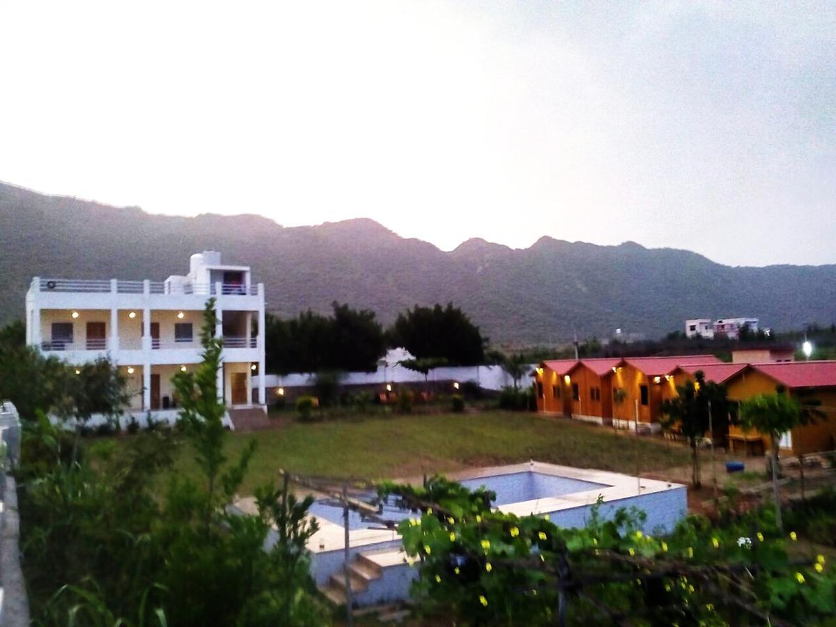 The Rustic Pines Udaipur Ngoại thất bức ảnh
